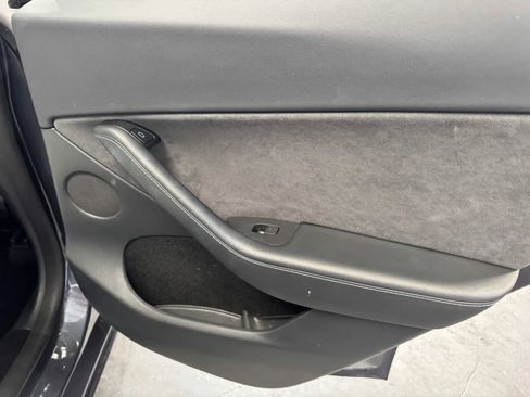 Used 2023 Tesla Model Y Long Range image 9
