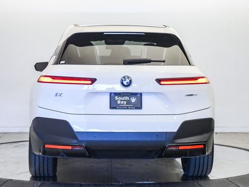 Used 2024 BMW iX xDrive50 w/ Premium Package AWD/4WD image 3