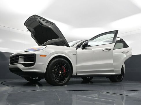New 2025 Porsche Cayenne S AWD/4WD image 37