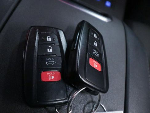 Used 2022 Toyota Highlander XLE image 22