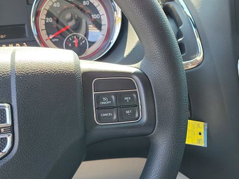 Used 2018 Dodge Grand Caravan SE image 25