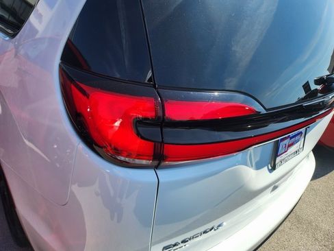 New 2026 Chrysler Pacifica Limited w/ S Appearance Package image 5