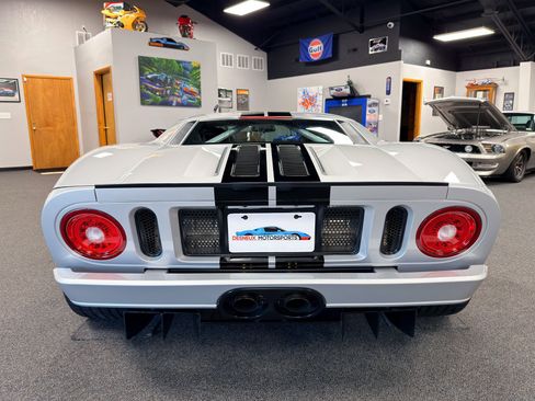 Used 2005 Ford GT RWD image 3