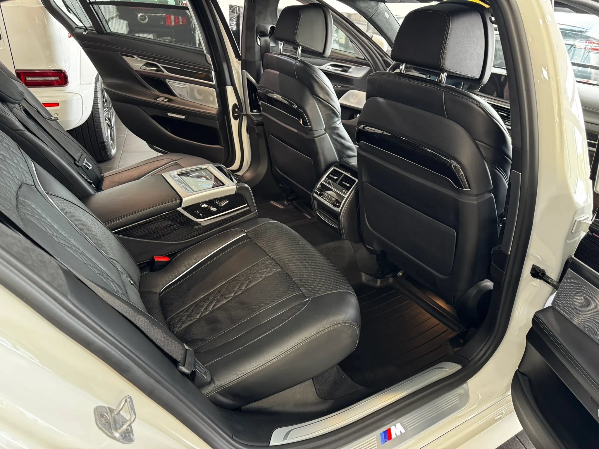 Used 2018 BMW 750i xDrive AWD/4WD image 19