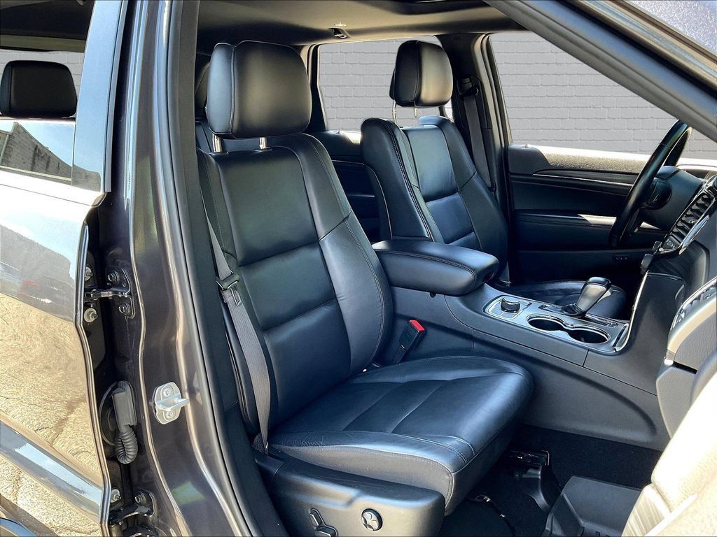 Used 2021 Jeep Grand Cherokee Limited AWD/4WD image 24