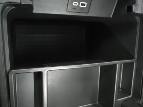 Used 2024 Chevrolet Tahoe Z71 w/ Luxury Package image 26