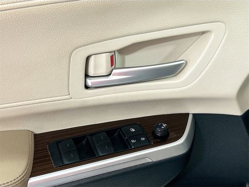 Used 2021 Toyota Sienna XLE image 15