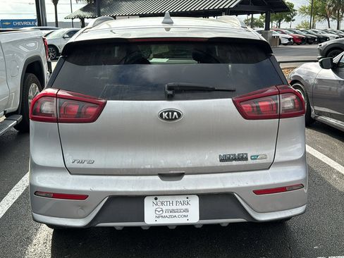 Used 2019 Kia Niro LX image 4