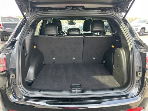 Used 2025 Jeep Compass Latitude w/ Sun & Sound Group image 24