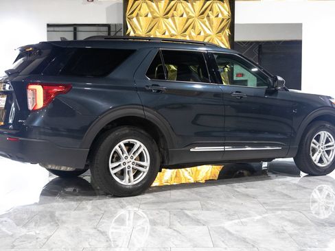 Used 2023 Ford Explorer XLT AWD/4WD image 6