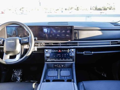 Used 2025 Hyundai Santa Fe SEL image 15