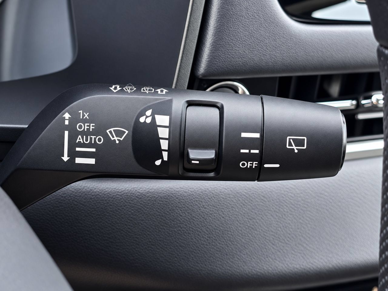 Used 2025 Mitsubishi Outlander SE AWD/4WD image 29