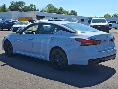 Certified 2023 Nissan Altima 2.5 SR w/ SR Premium Package FWD image 4