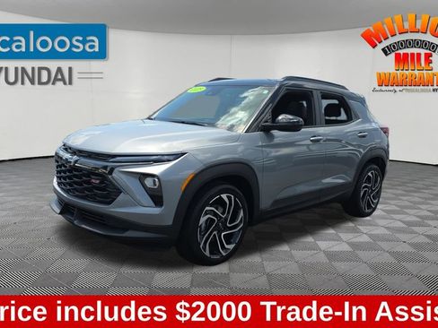 Used 2025 Chevrolet TrailBlazer RS w/ Convenience Package FWD image 3