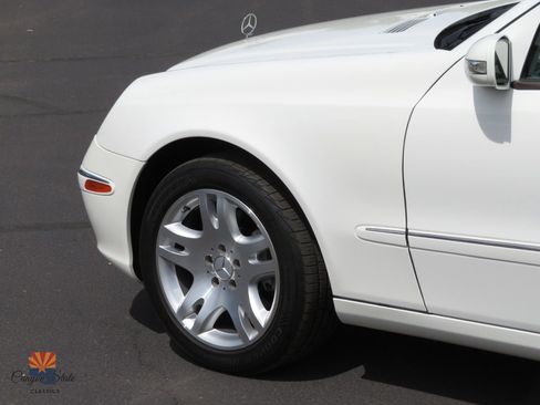 Used 2003 Mercedes-Benz E 500 Sedan w/ X2 Opt Pkg image 9