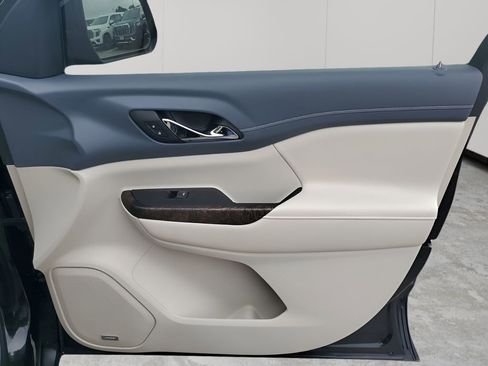 Used 2023 GMC Acadia Denali w/ Denali Technology Package image 13