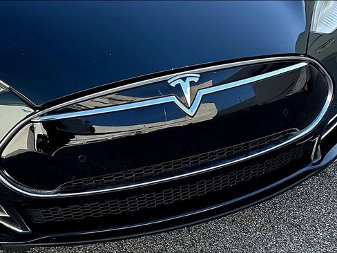Used 2013 Tesla Model S Performance image 28