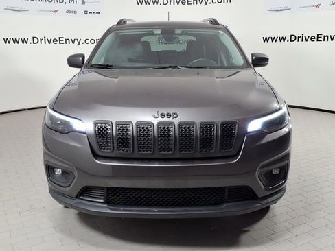 Used 2019 Jeep Cherokee Latitude Plus w/ Comfort/Convenience Group image 2