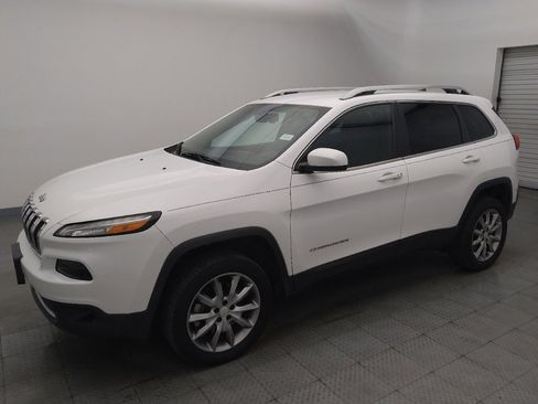Used 2018 Jeep Cherokee Limited w/ Luxury Group AWD/4WD image 2