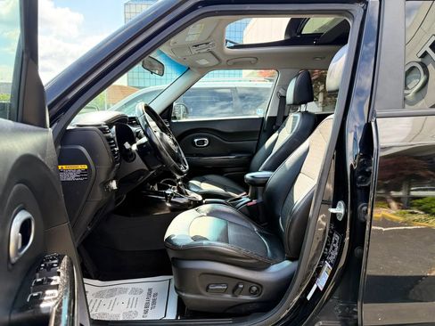 Used 2018 Kia Soul ! w/ Tech Package FWD image 10