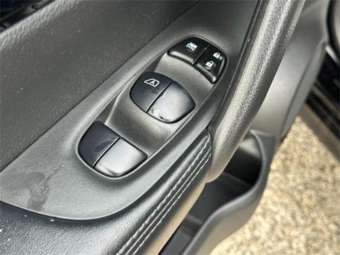 Used 2019 Nissan Rogue Sport SL image 17