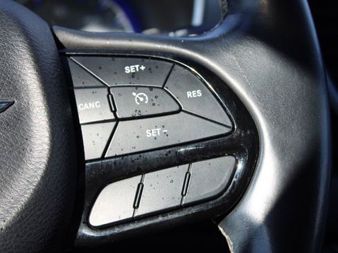 Used 2018 Chrysler Pacifica Touring-L w/ Premium Audio Group image 35