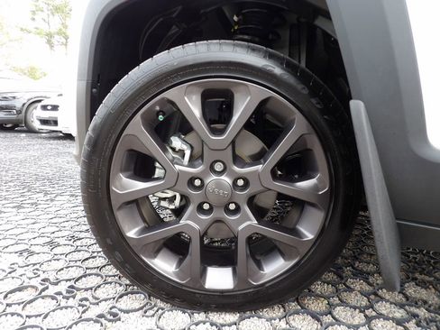 Used 2023 Jeep Renegade Latitude image 24