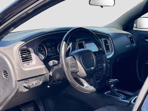 Used 2022 Dodge Charger SXT RWD image 9
