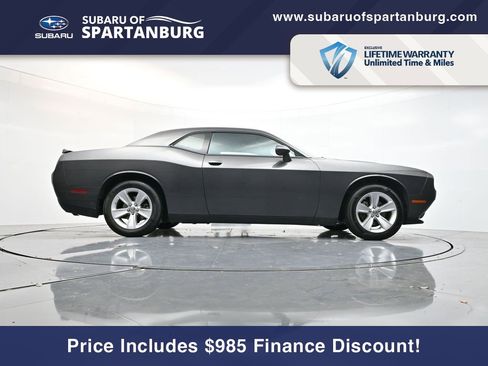 Used 2023 Dodge Challenger SXT image 31