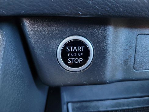 Used 2023 Nissan Rogue SV image 12