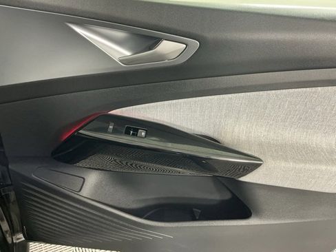 Used 2023 Volkswagen ID.4 Pro image 13