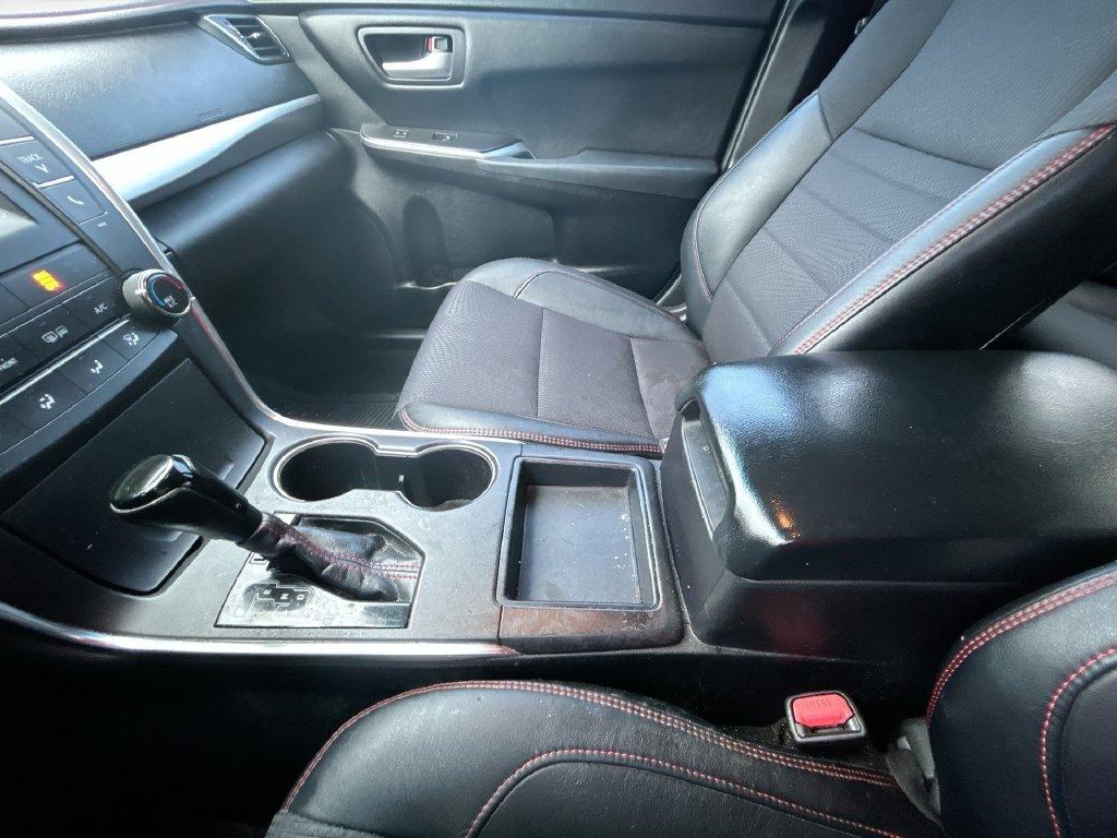 Used 2016 Toyota Camry SE FWD image 25