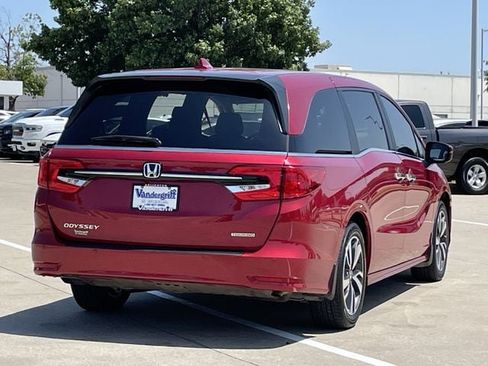Certified 2024 Honda Odyssey Touring image 4