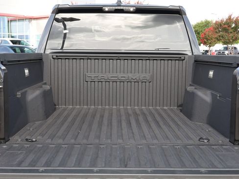 Used 2025 Toyota Tacoma SR5 AWD/4WD image 33
