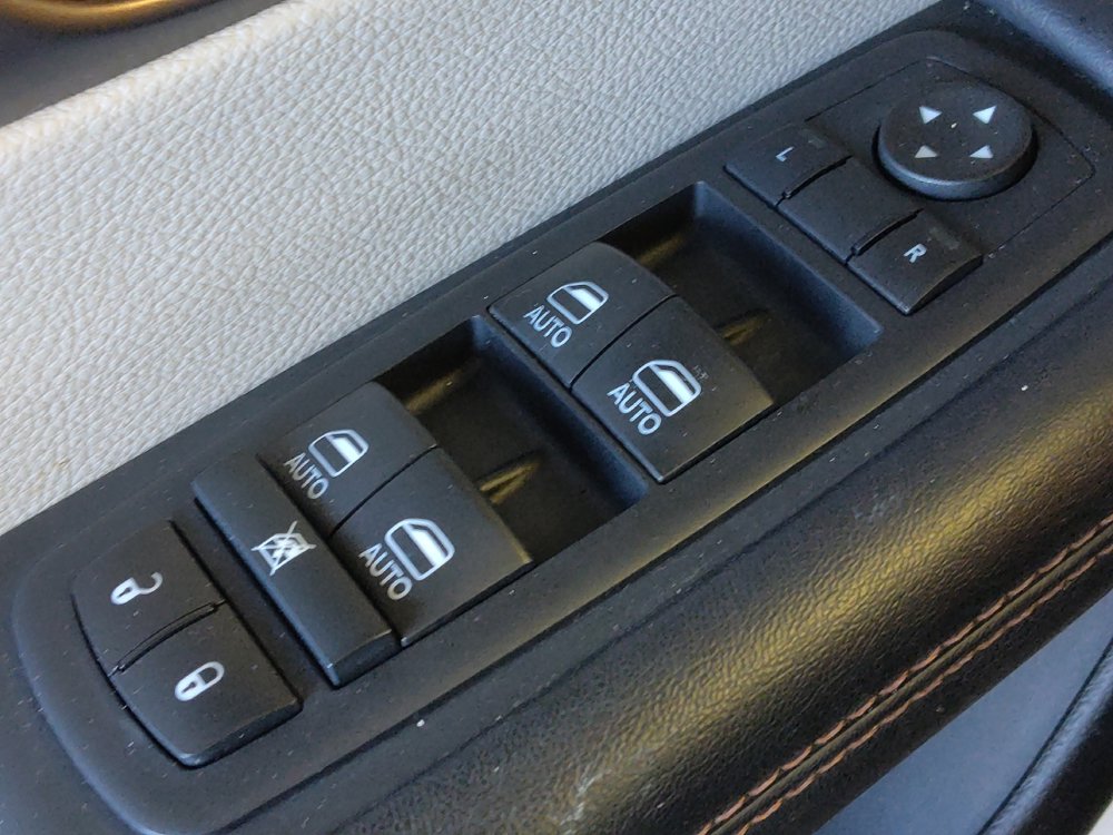 Used 2017 Chrysler Pacifica Touring-L Plus w/ Advanced Safetytec Group FWD image 27