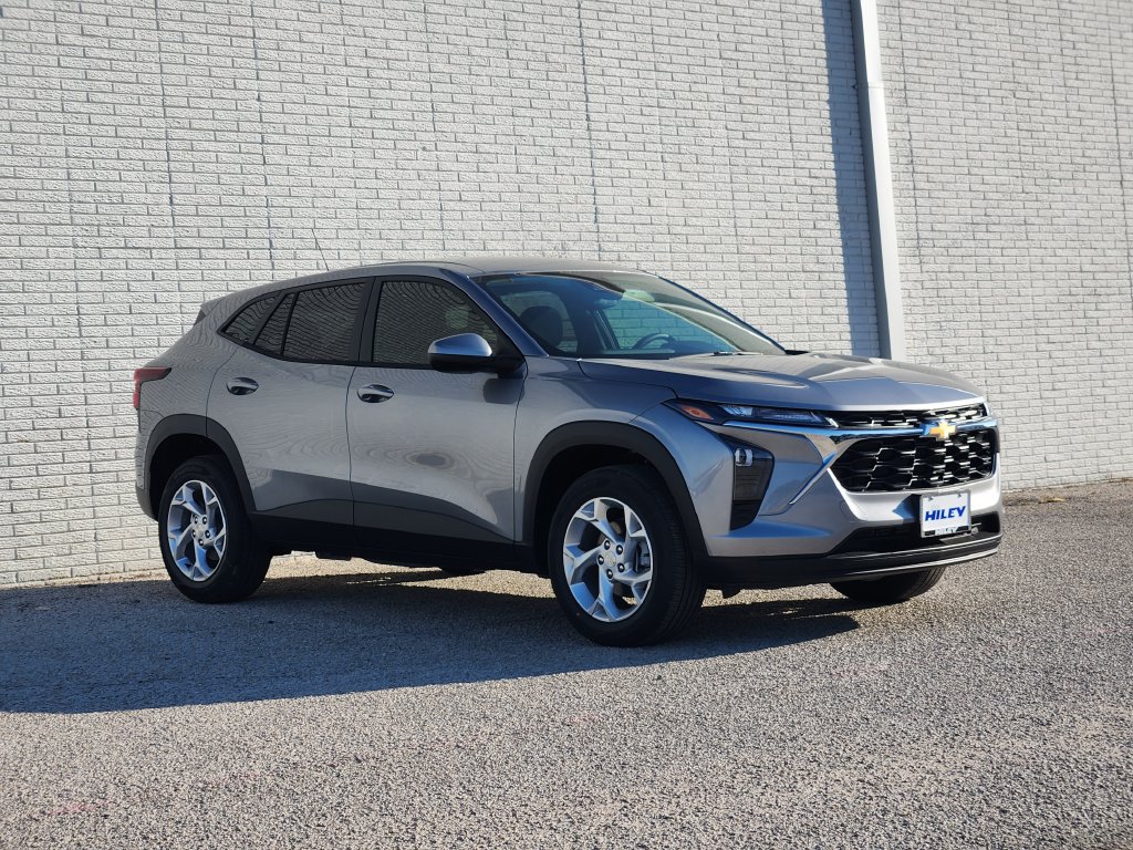 New 2026 Chevrolet Trax LS w/ LS Convenience Package FWD image 2