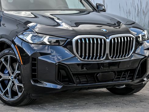 Used 2024 BMW X5 xDrive40i w/ M Sport Package AWD/4WD image 2