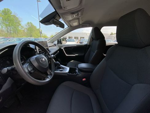 Used 2025 Toyota RAV4 LE AWD/4WD image 16
