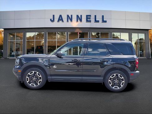 Used 2023 Ford Bronco Sport Outer Banks w/ Tech Package image 8