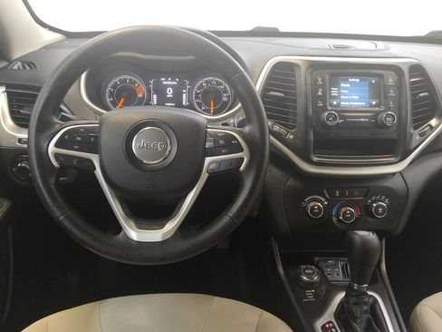 Used 2016 Jeep Cherokee Sport image 22