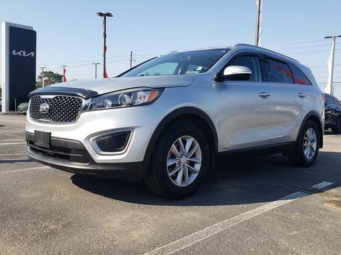 Used 2017 Kia Sorento AWD image 8