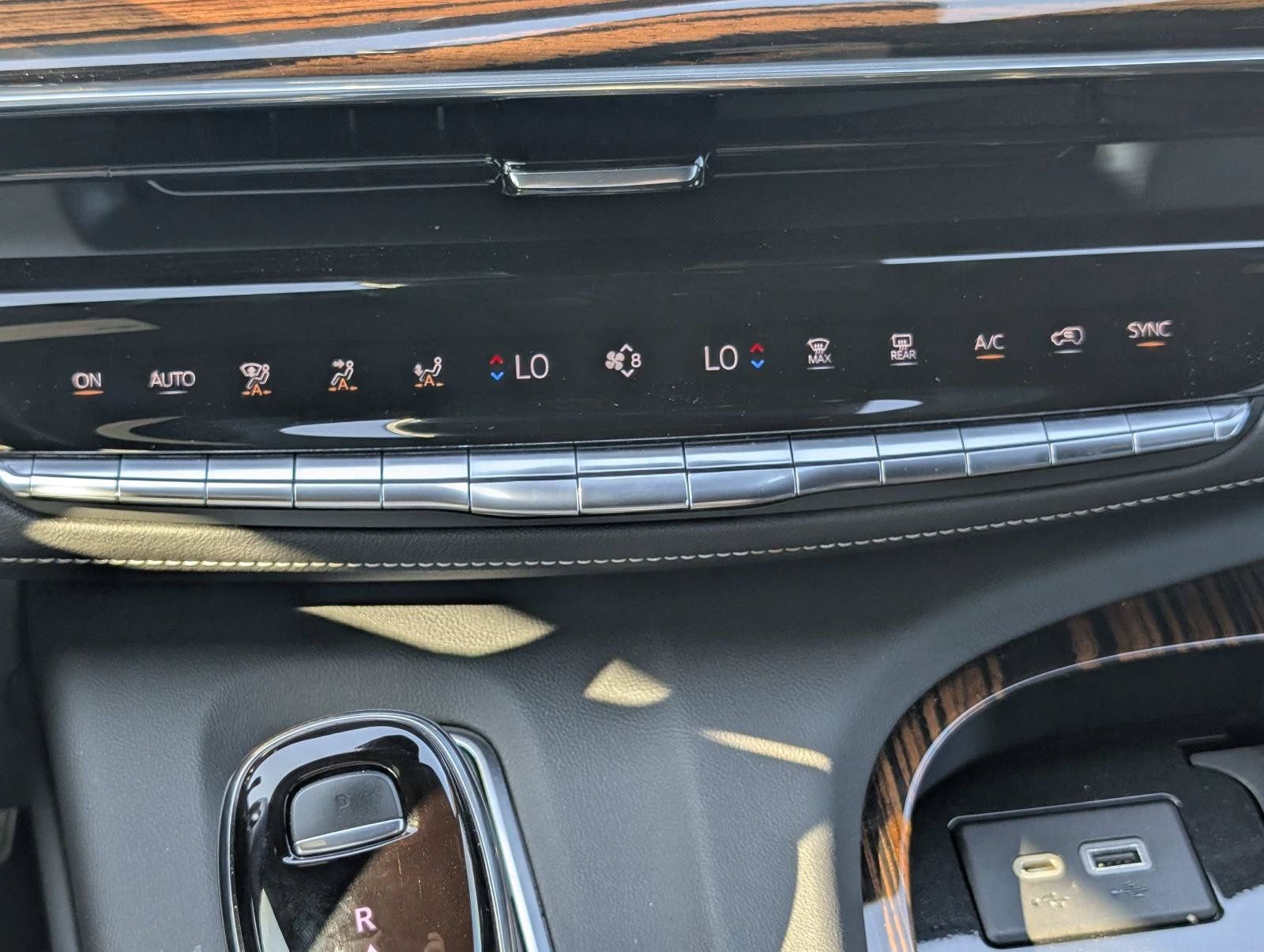 Used 2022 Cadillac Escalade Premium Luxury RWD image 19