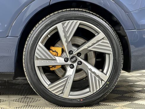 Used 2023 Audi e-tron Prestige w/ Prestige Package image 25