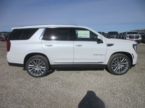 New 2026 GMC Yukon Denali w/ Denali Reserve Package image 3