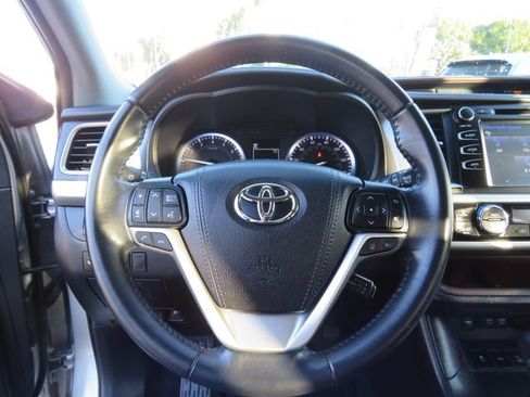 Used 2019 Toyota Highlander XLE image 34