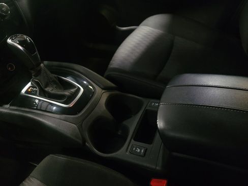 Used 2019 Nissan Rogue S w/ Special Edition Package FWD image 26