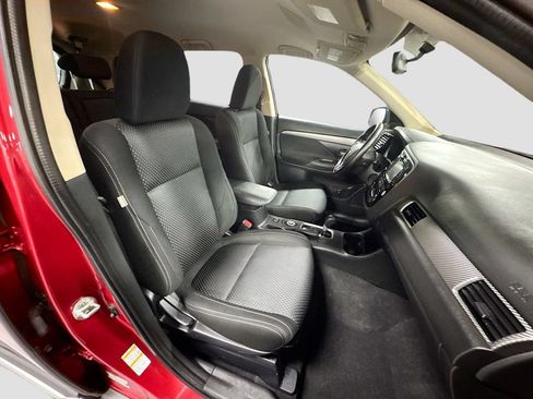 Used 2016 Mitsubishi Outlander SE AWD/4WD image 30