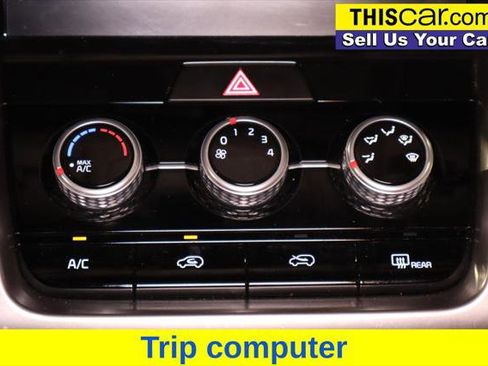 Used 2021 Kia Sorento LX image 17