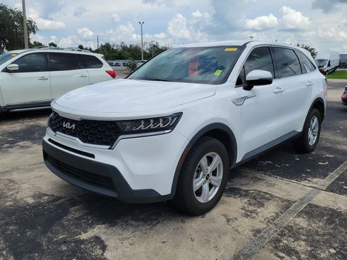 Used 2023 Kia Sorento LX AWD/4WD image 3
