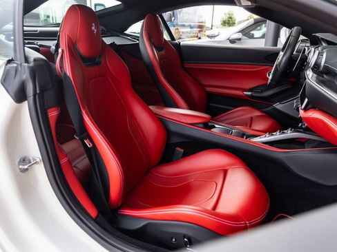 Used 2020 Ferrari Portofino RWD image 50